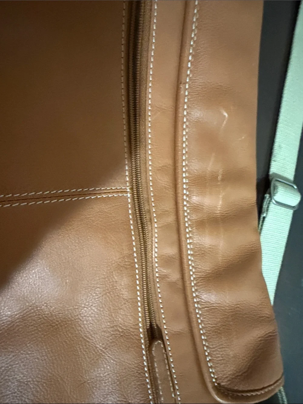 Men's Brown Leather Messenger Bag with Adjustable Shoulder Strap